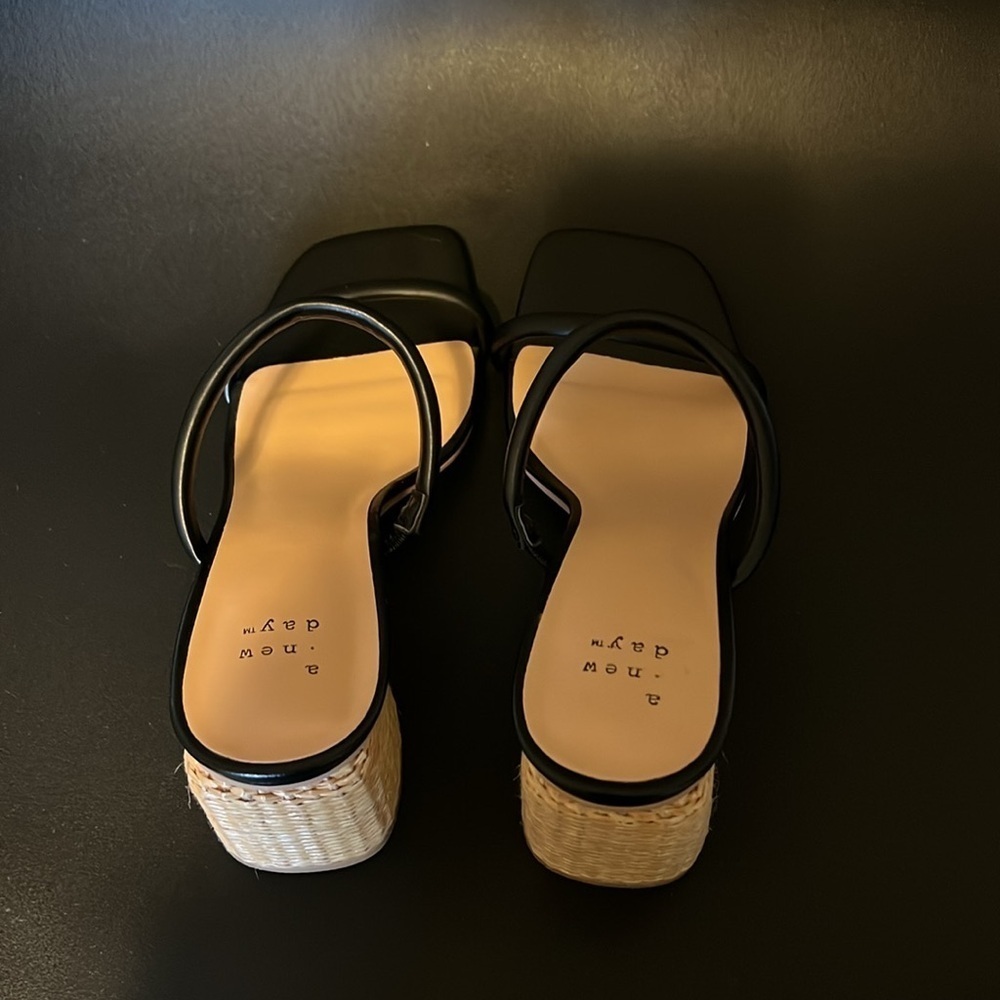 Nwot rattan block heel sandals - Picture 8 of 11